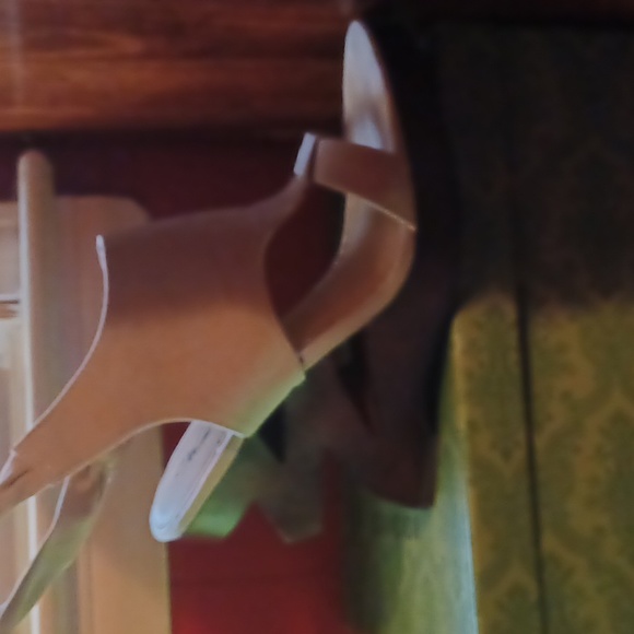 Shoe - Picture 3 of 3